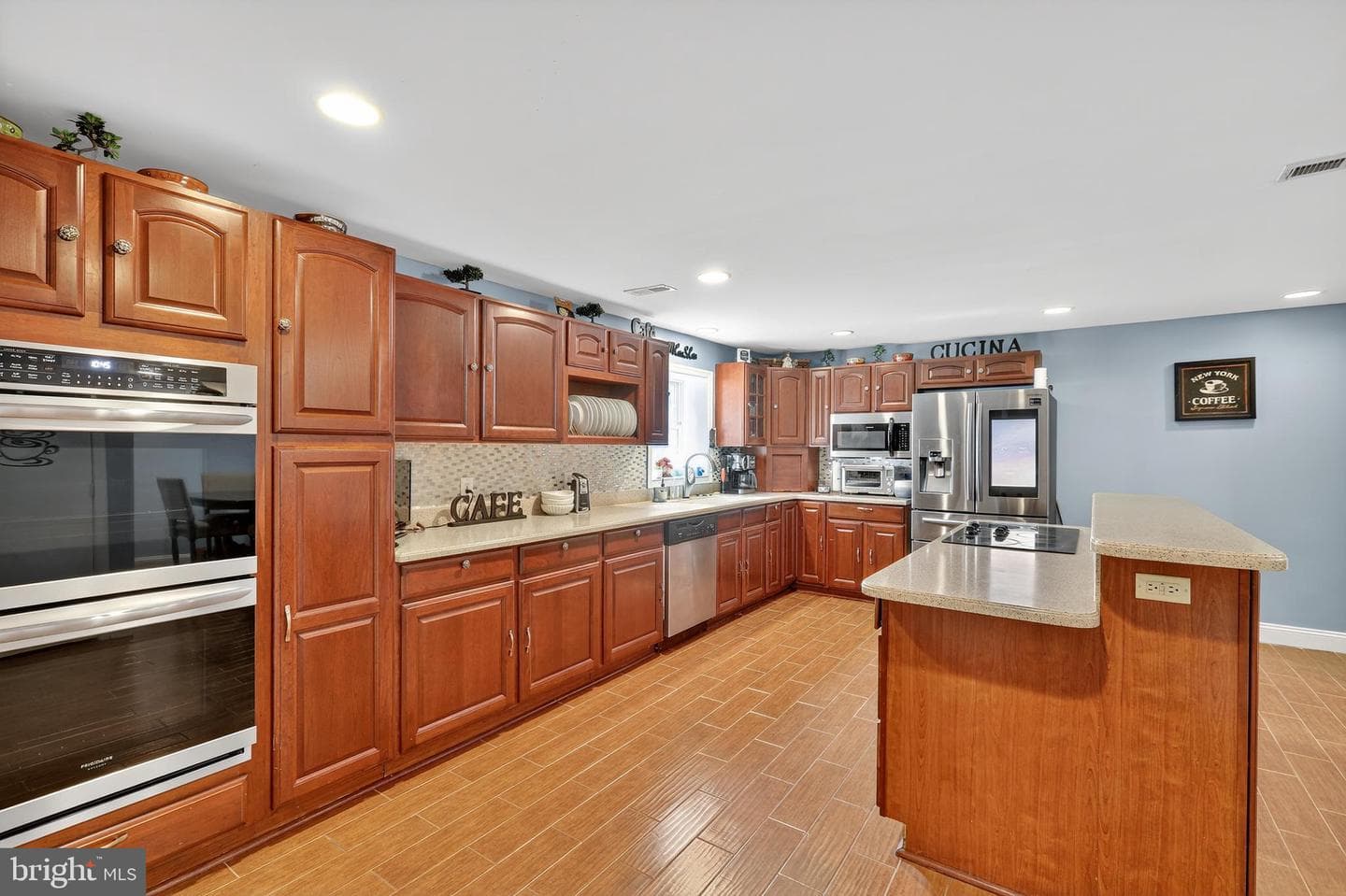 2103 Gibbons Court photo 3