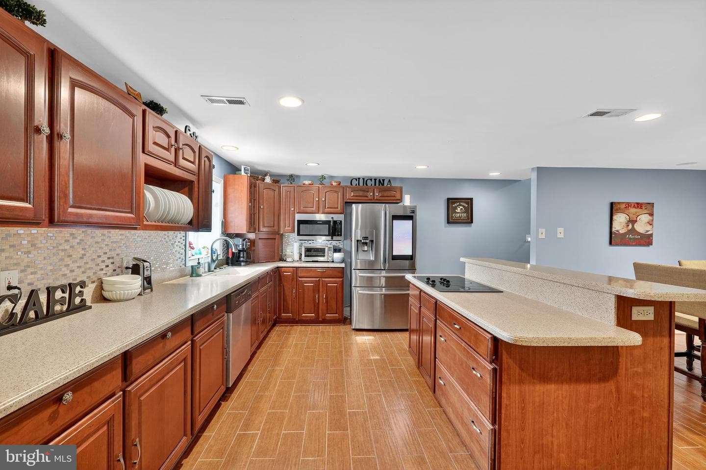 2103 Gibbons Court photo 4