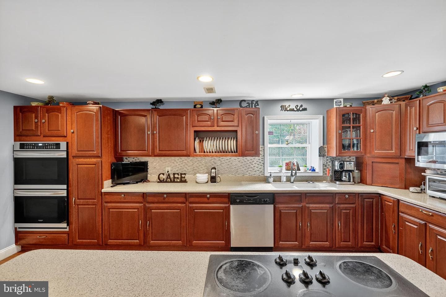 2103 Gibbons Court photo 6