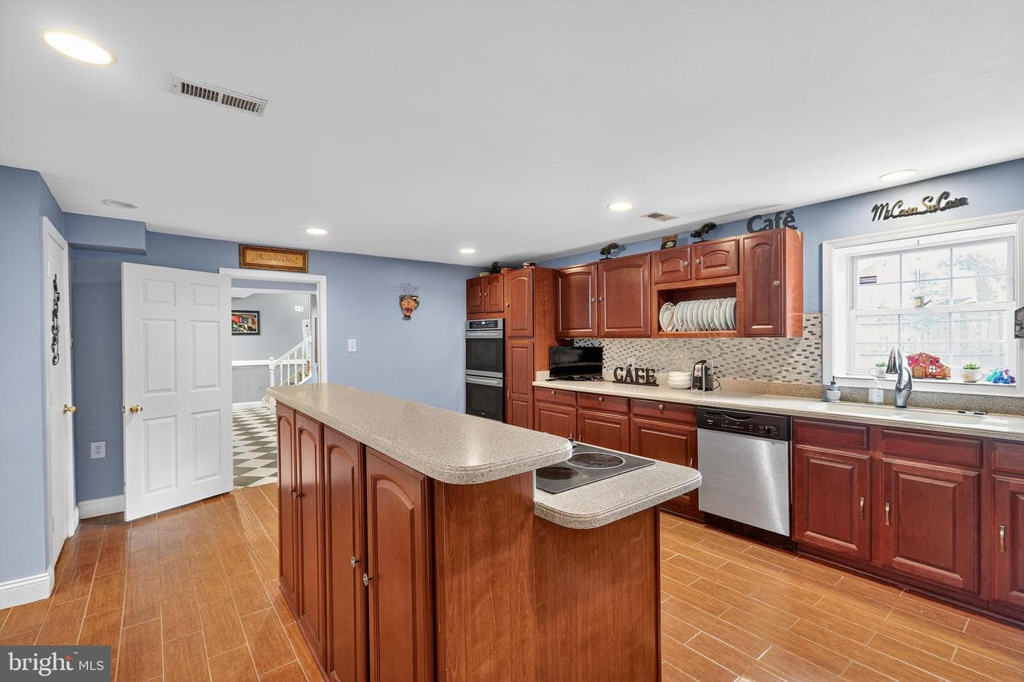 2103 Gibbons Court photo 7