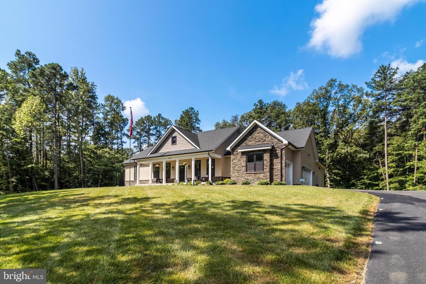 4025 Tamaron Court photo 2