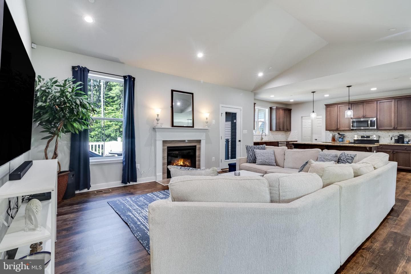 4025 Tamaron Court photo 9