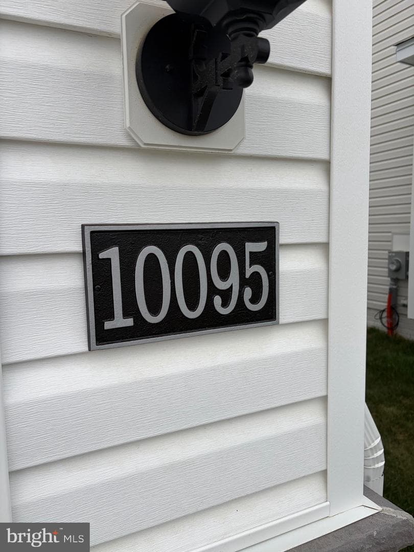10095 Shenandoah Lane photo 3