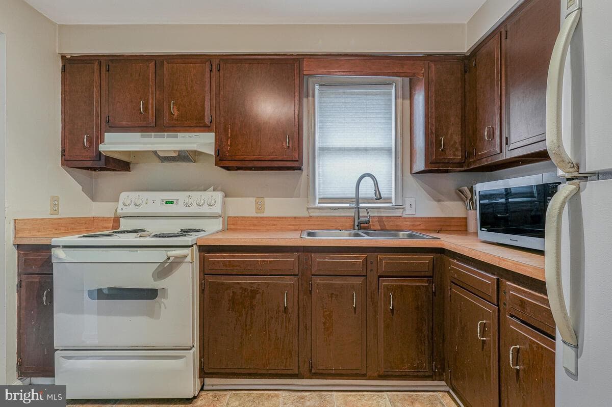 7266 Strawberry Place photo 12