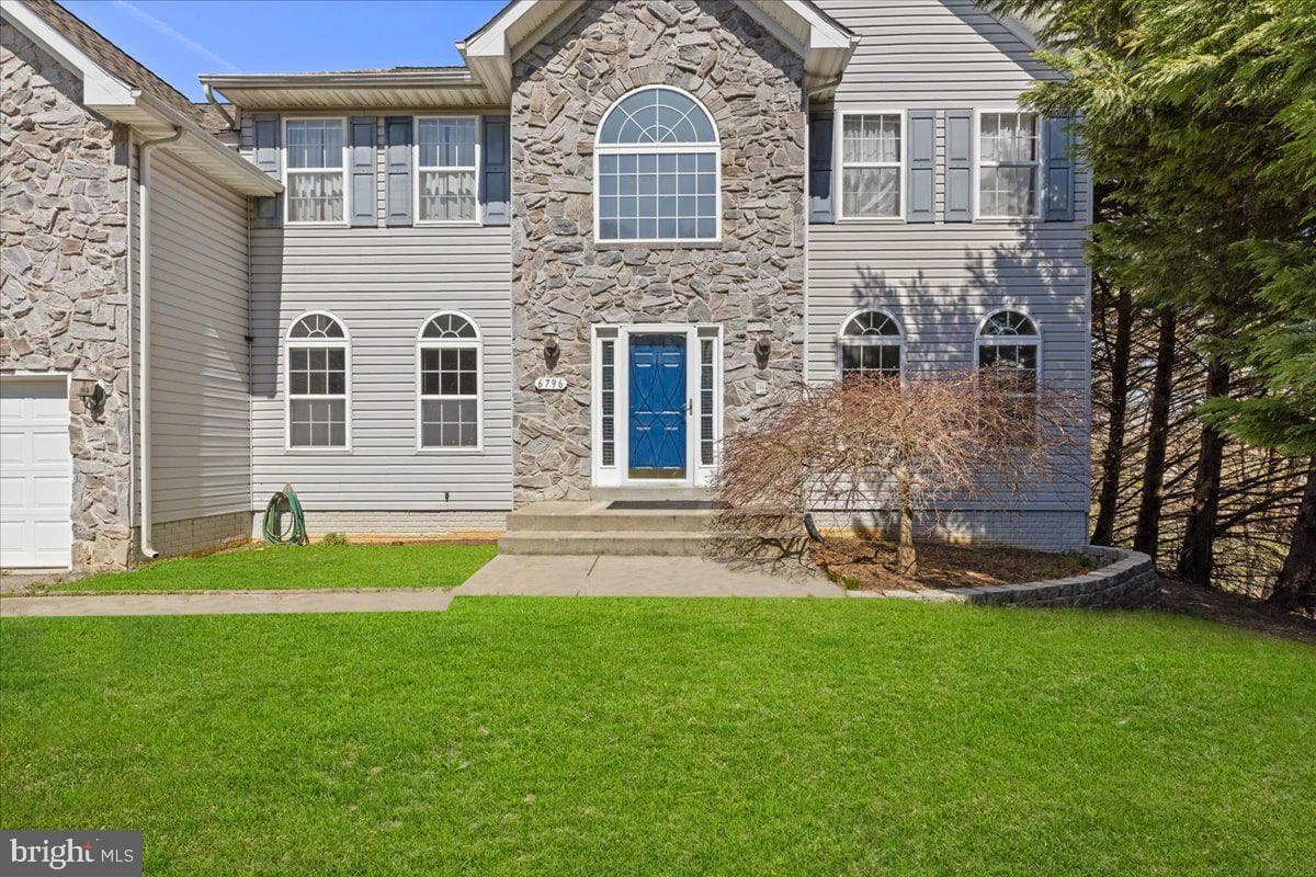 6796 Pepperbush Place photo 2