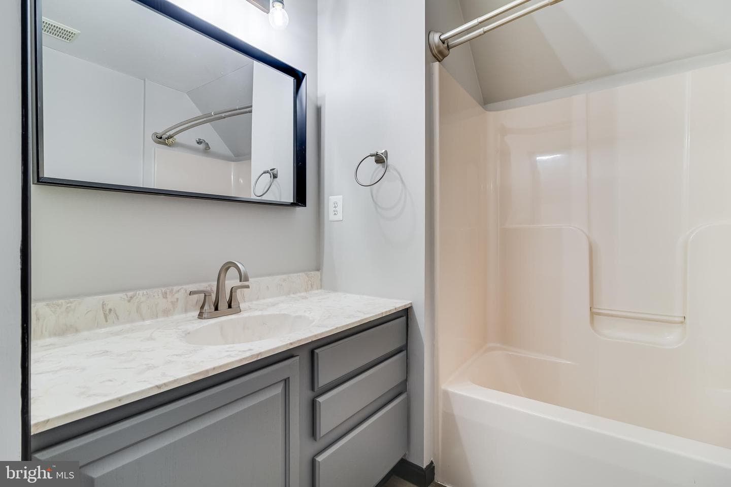 10817 Charles Street photo 13