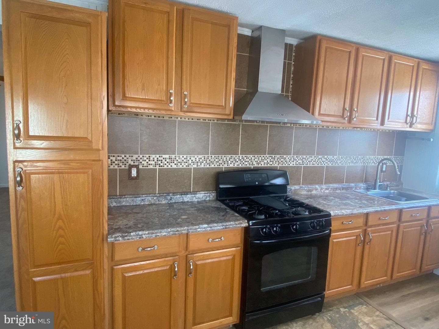 82 Circle Avenue photo 2