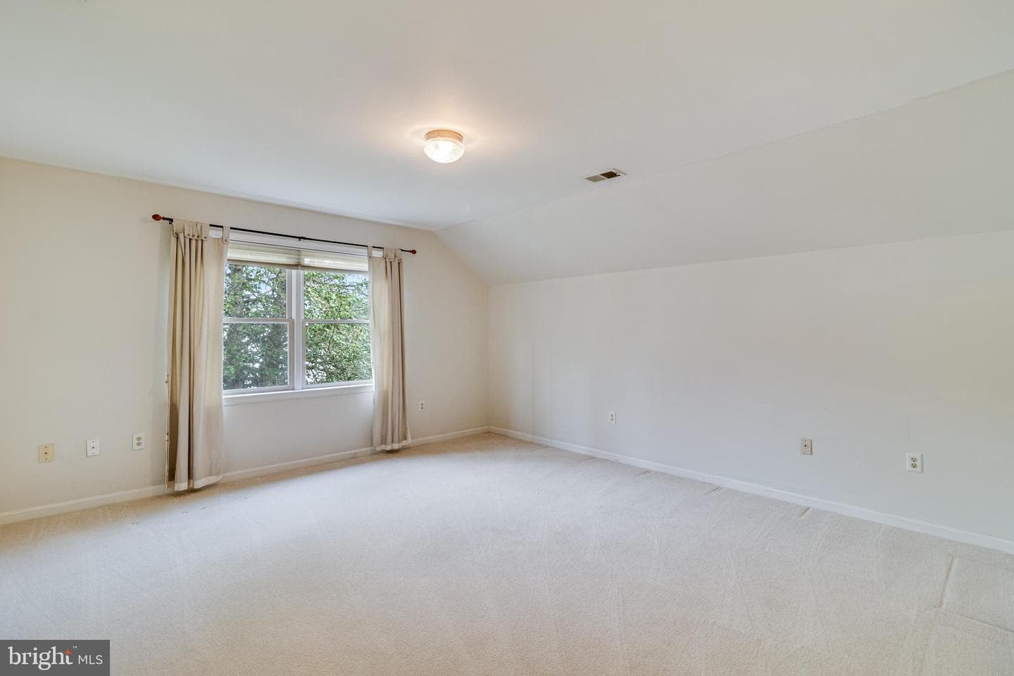 1013 Suffolk Drive photo 15