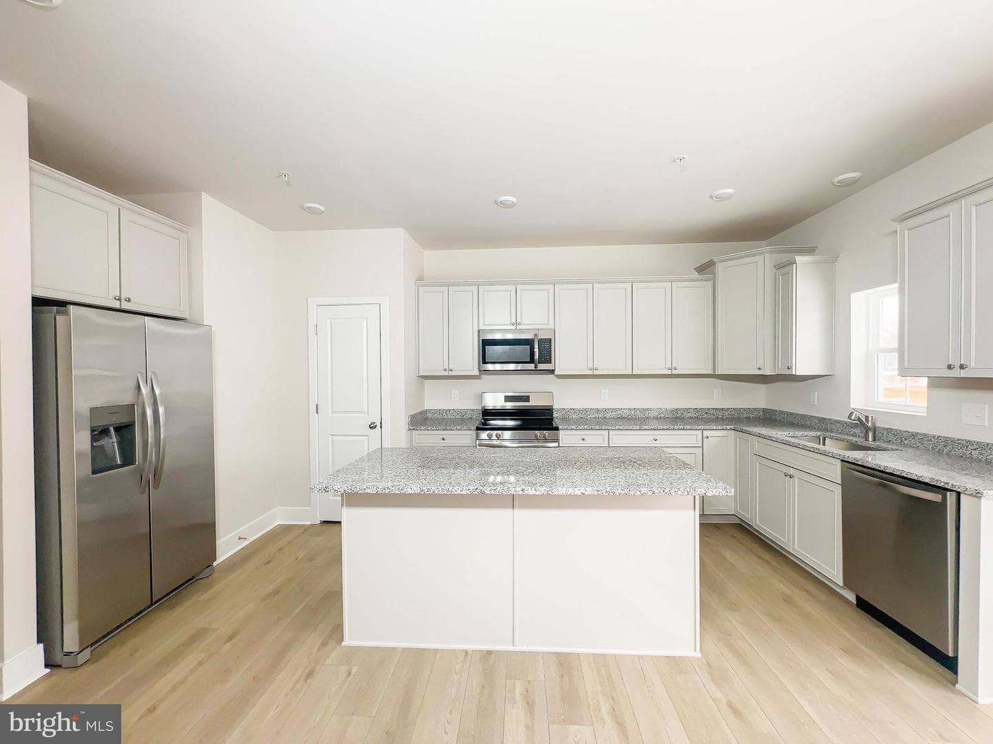 5526 Aberdeen Place photo 3
