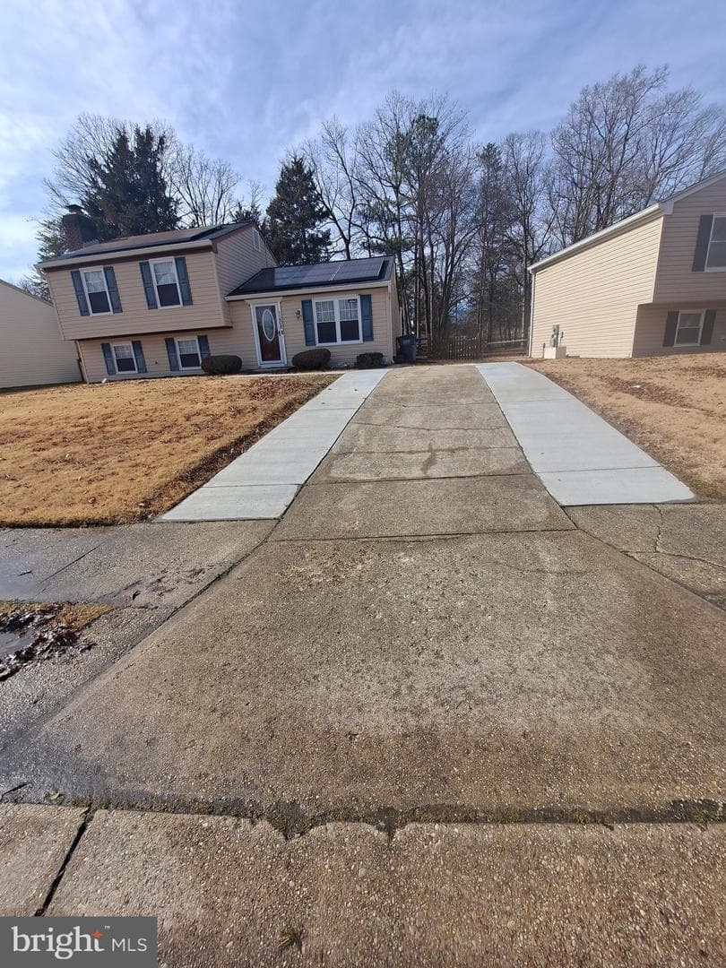 1208 Bannister Circle photo 2
