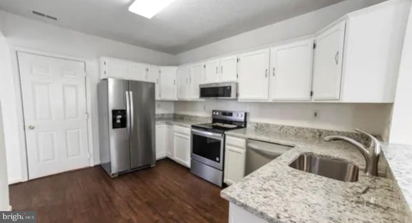 6119 Gray Wolf Court photo 4