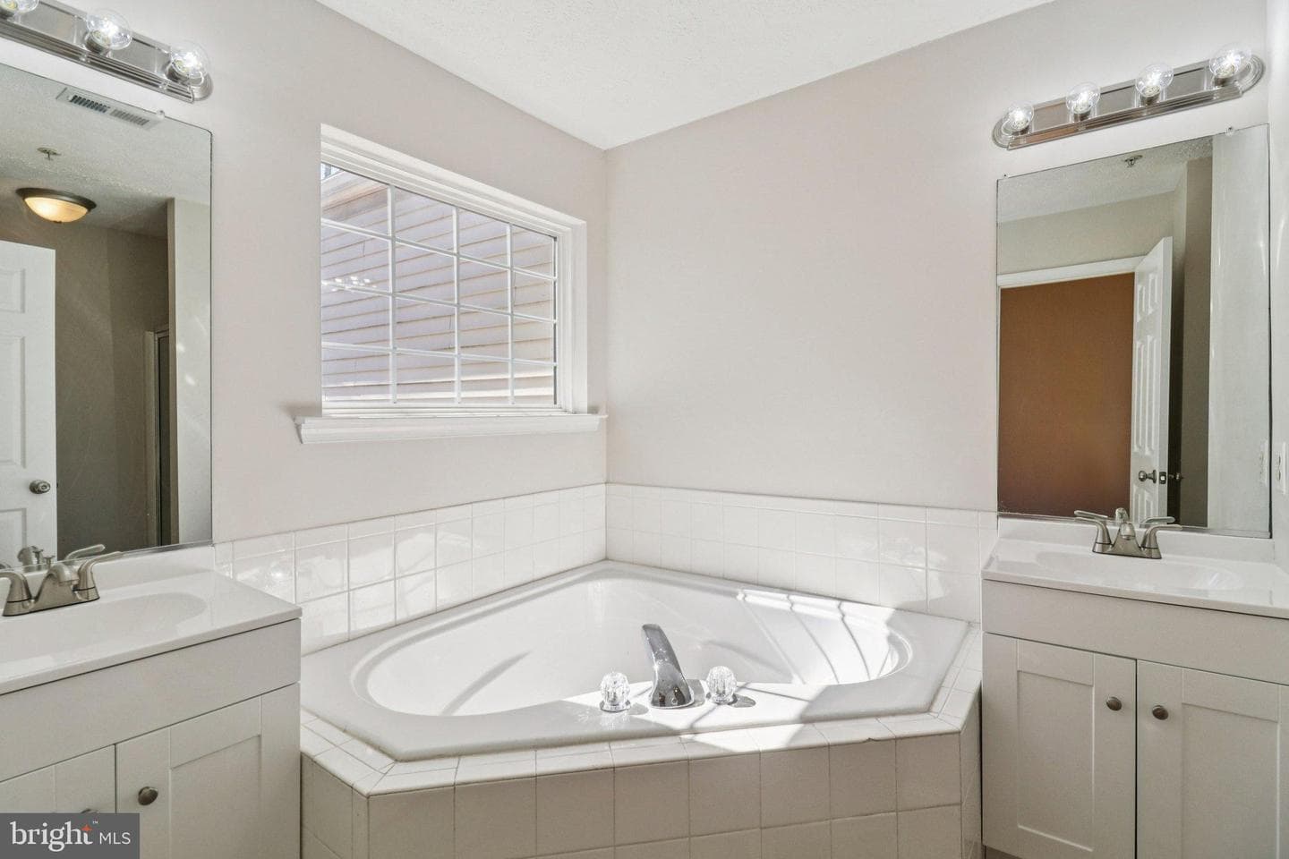 8033 Bloomsbury Place photo 43