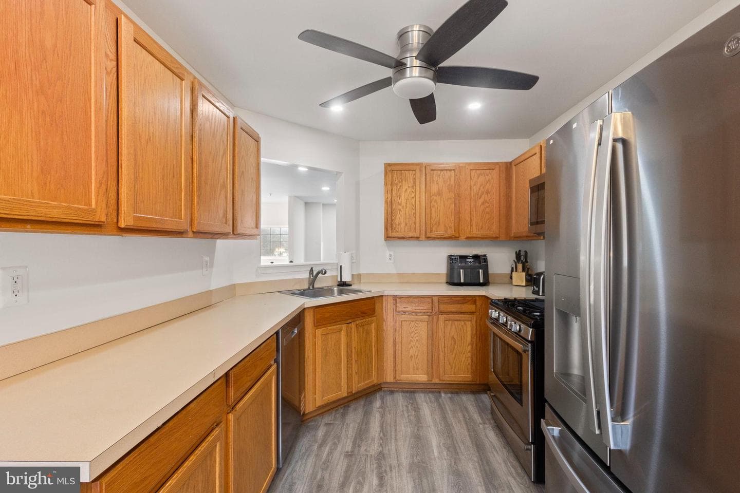 10906 W Point Place photo 12