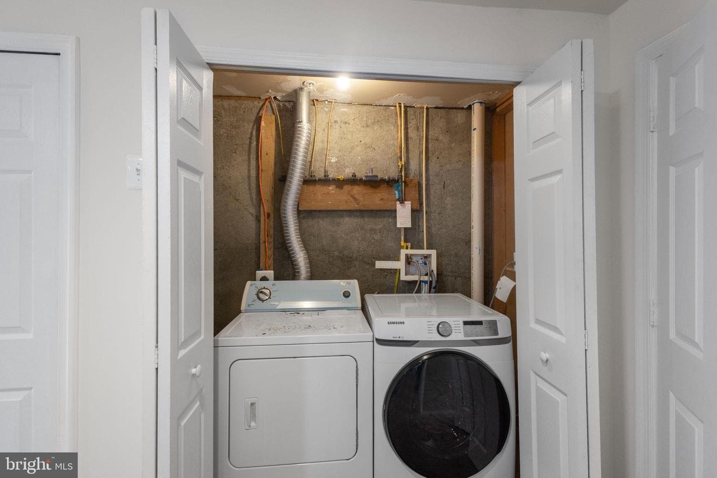 10906 W Point Place photo 35