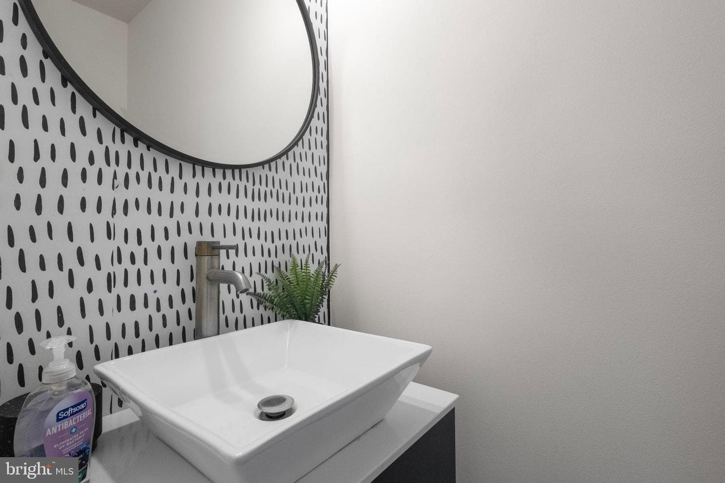 10906 W Point Place photo 7