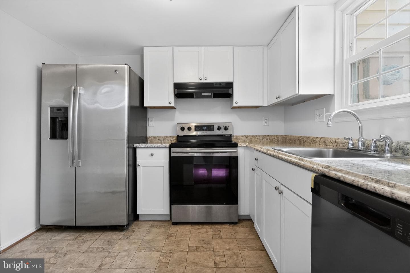 2587 Robinson Place photo 3