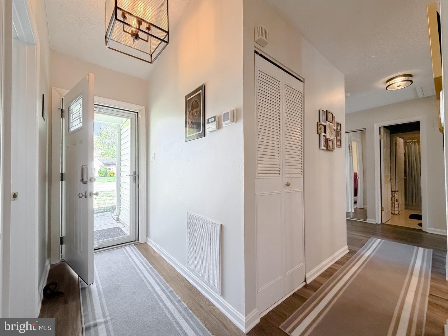 2299 Vine Hill Court photo 4