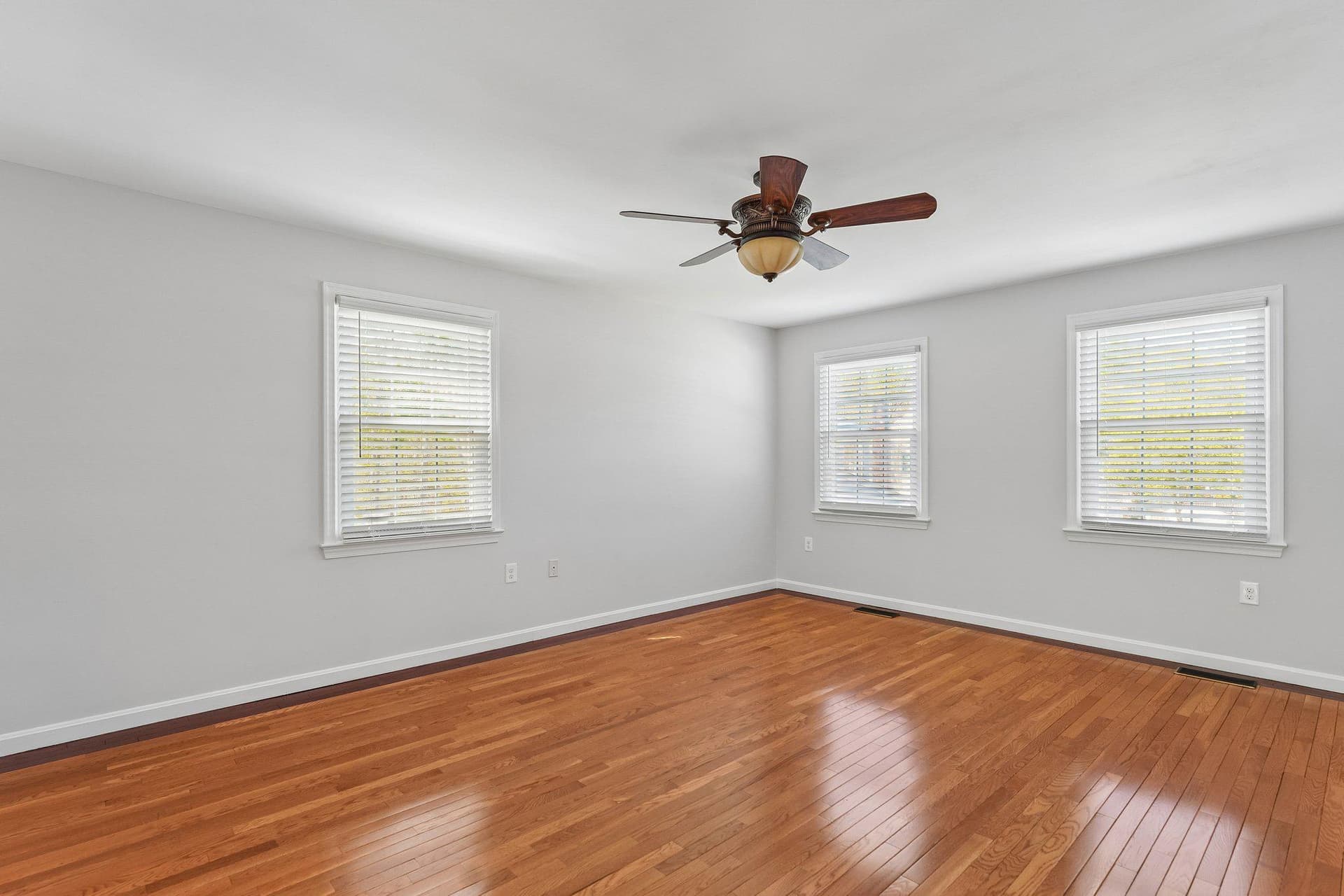 8600 Valley Dr photo 23