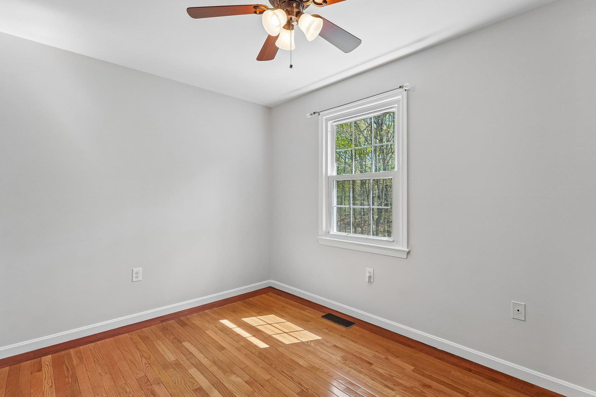 8600 Valley Dr photo 31