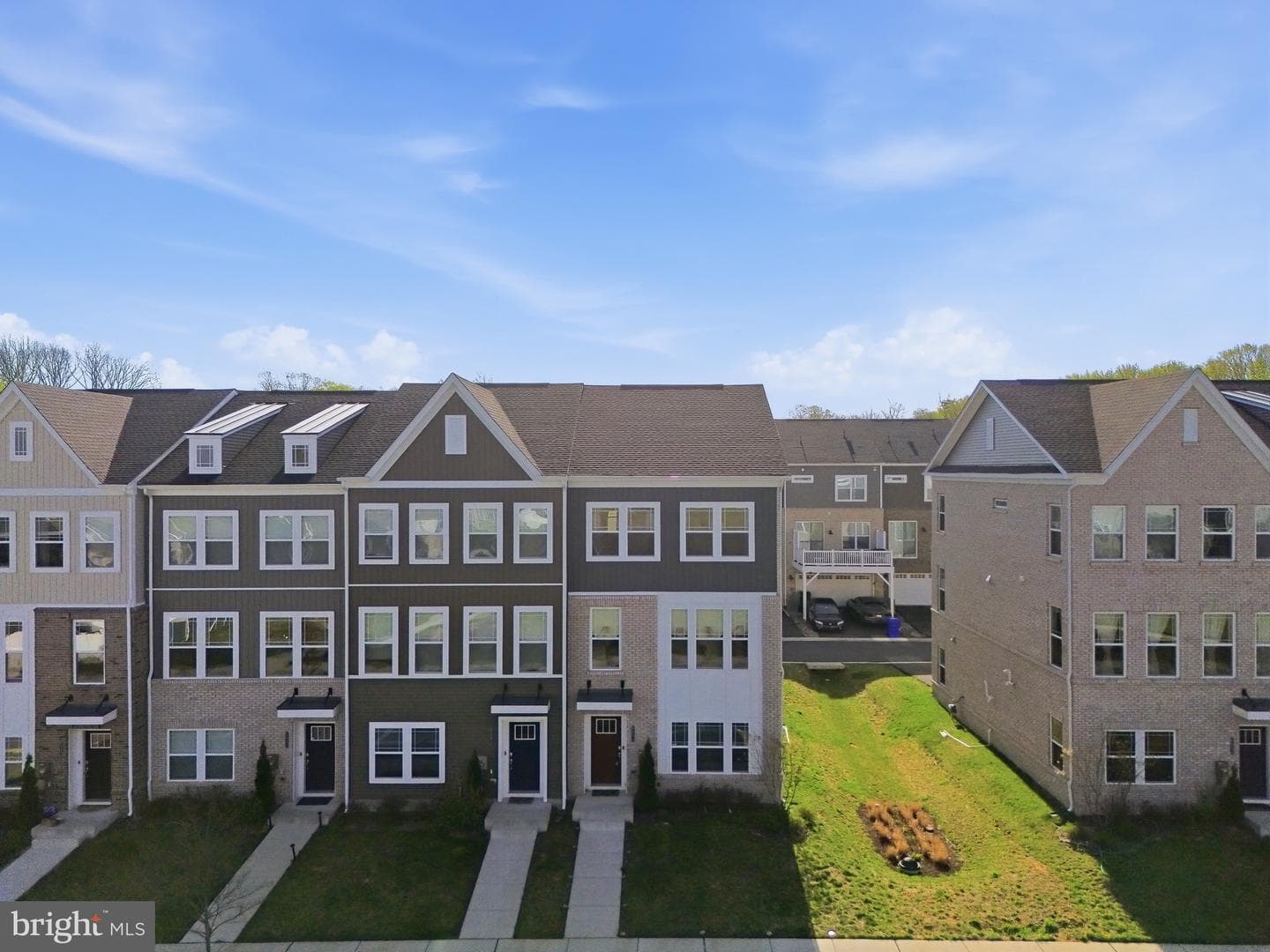 6894 Barrowfield Pl photo 3