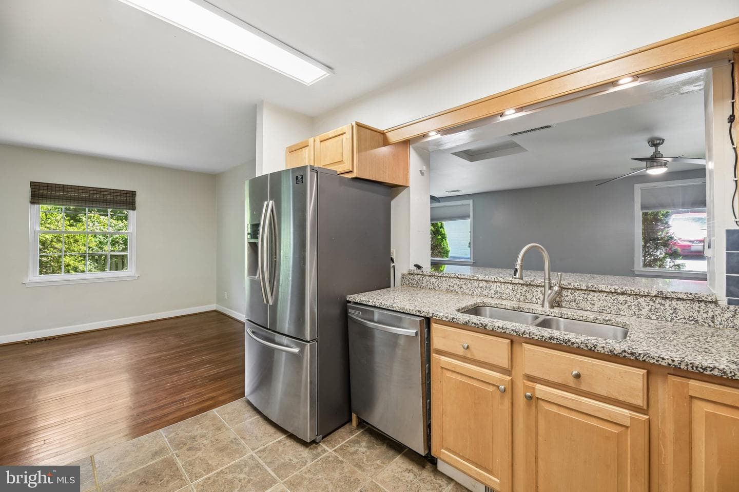 907 Charles Street photo 15
