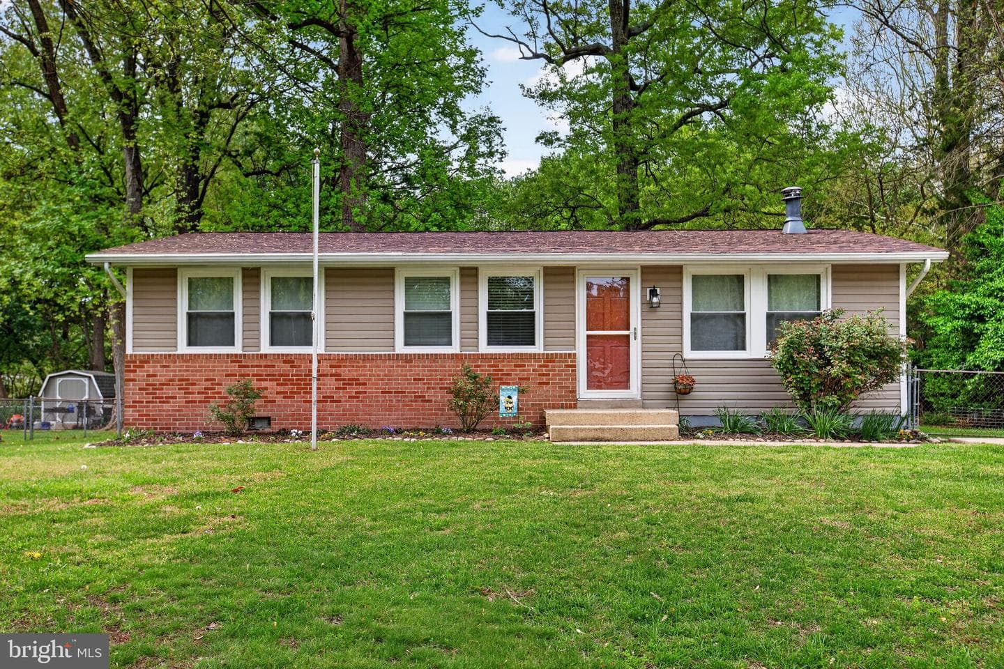 9773 Emerald Lane photo 2