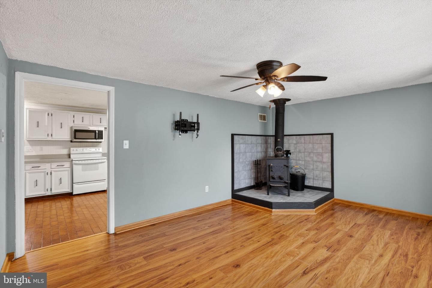 9773 Emerald Lane photo 5