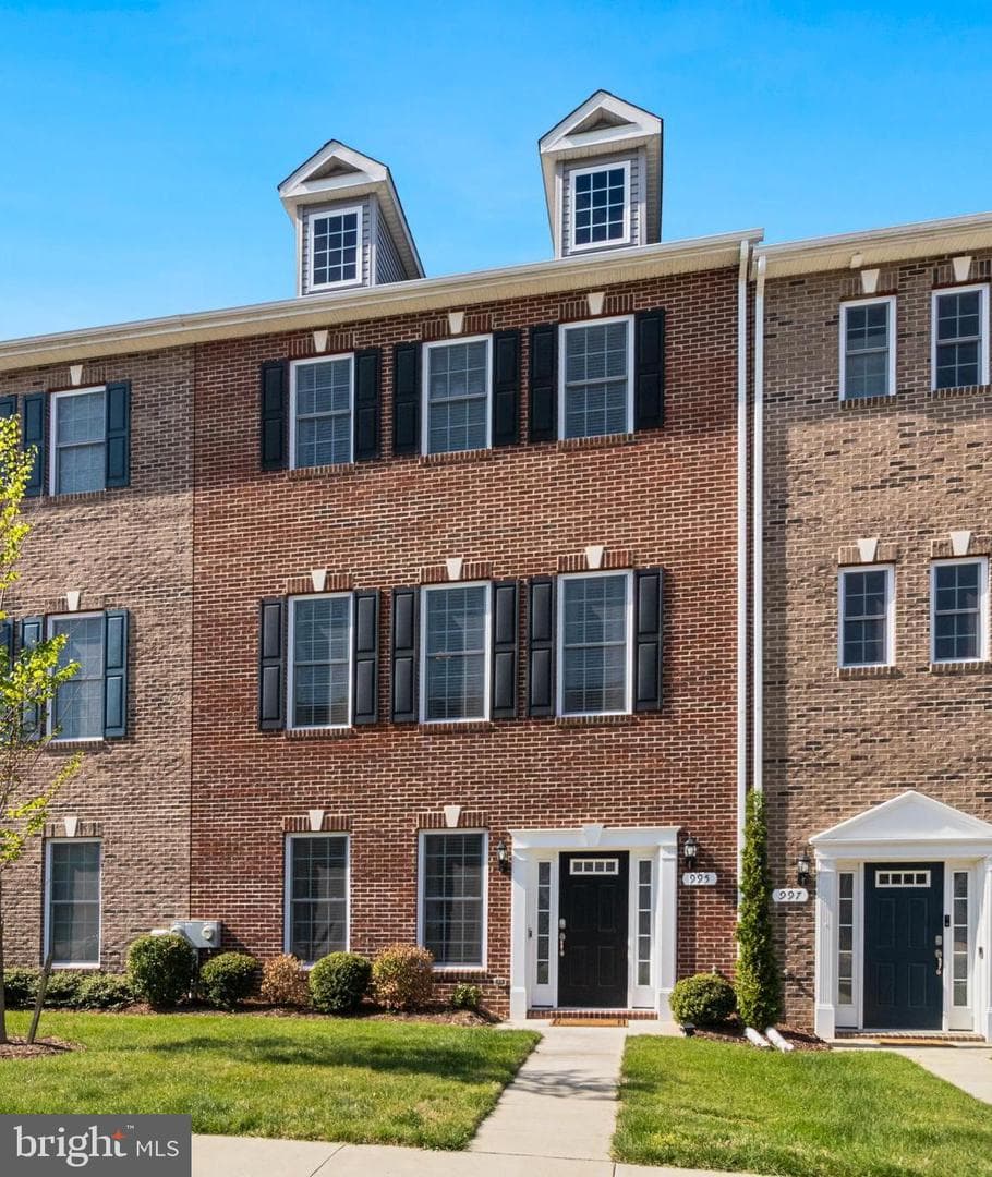 995 Rye Drive