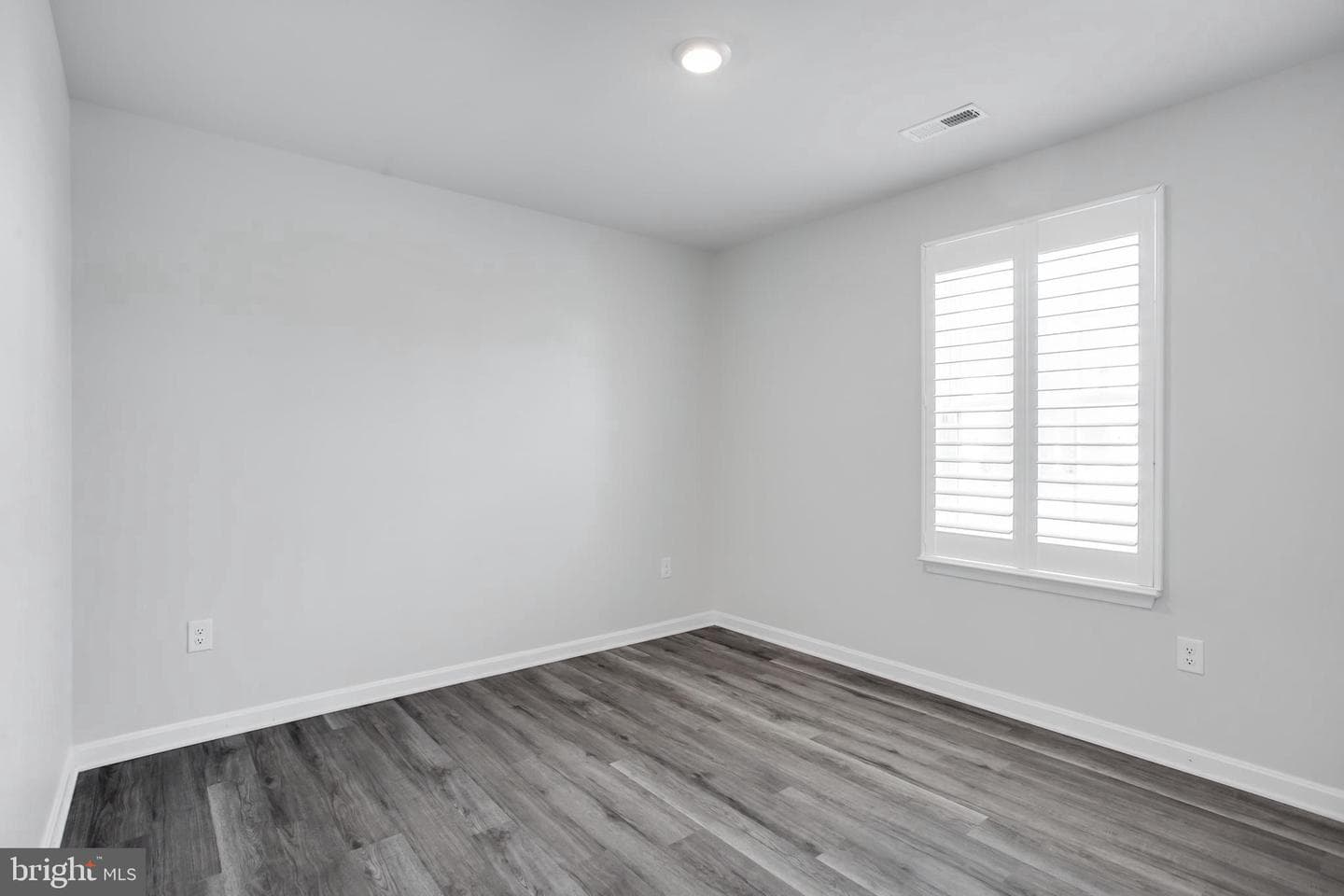 291 Forest Edge Ave photo 31