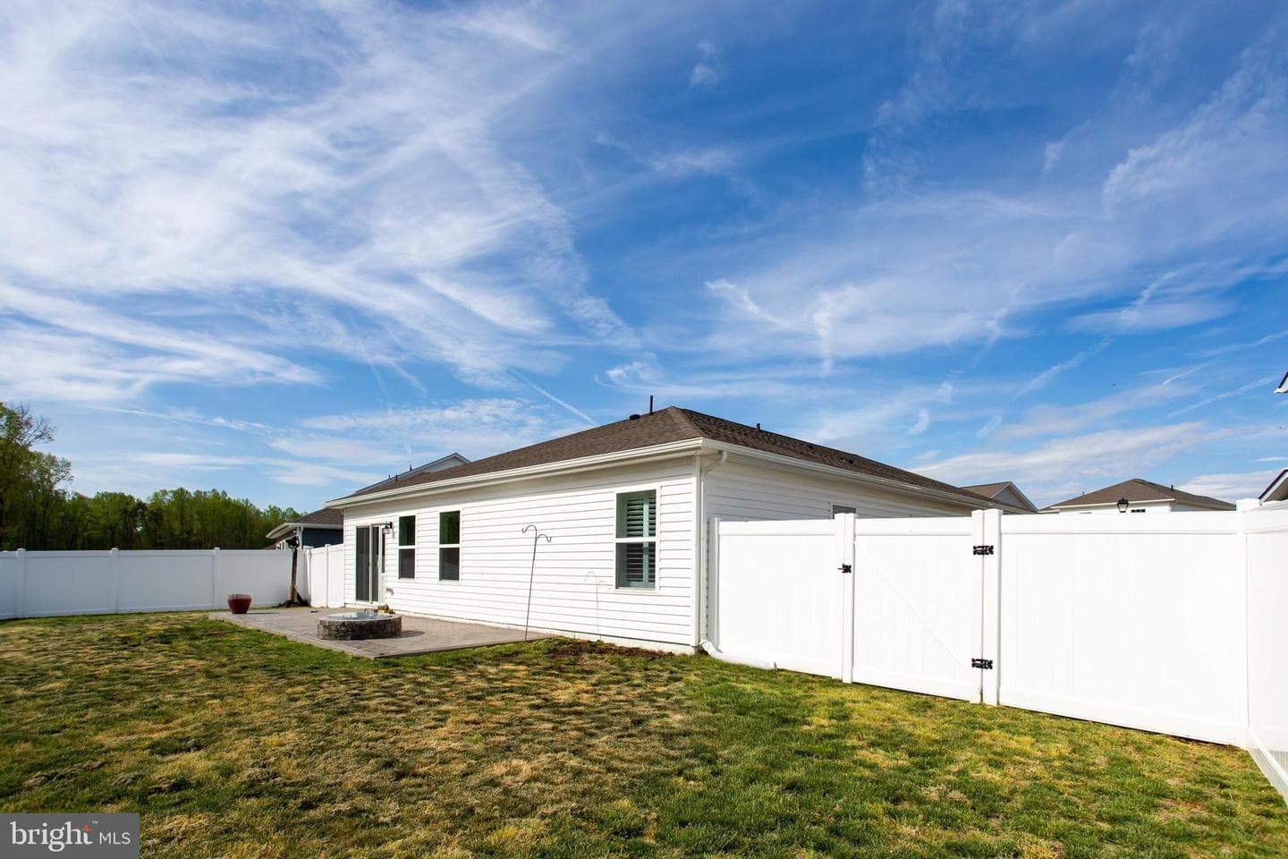 291 Forest Edge Ave photo 8
