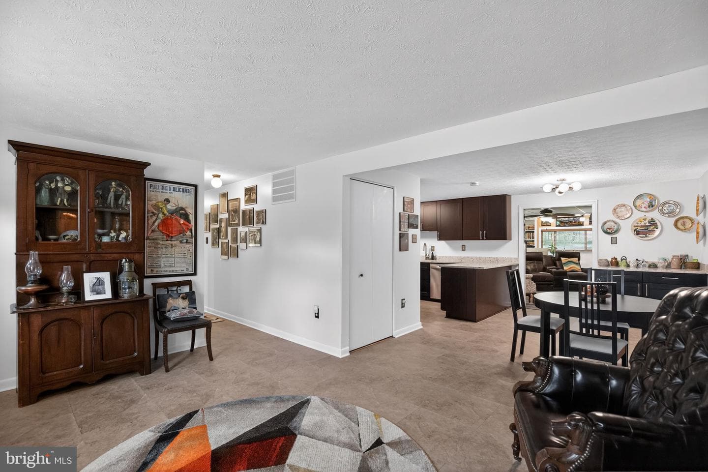 9696 Meadowview Drive photo 4