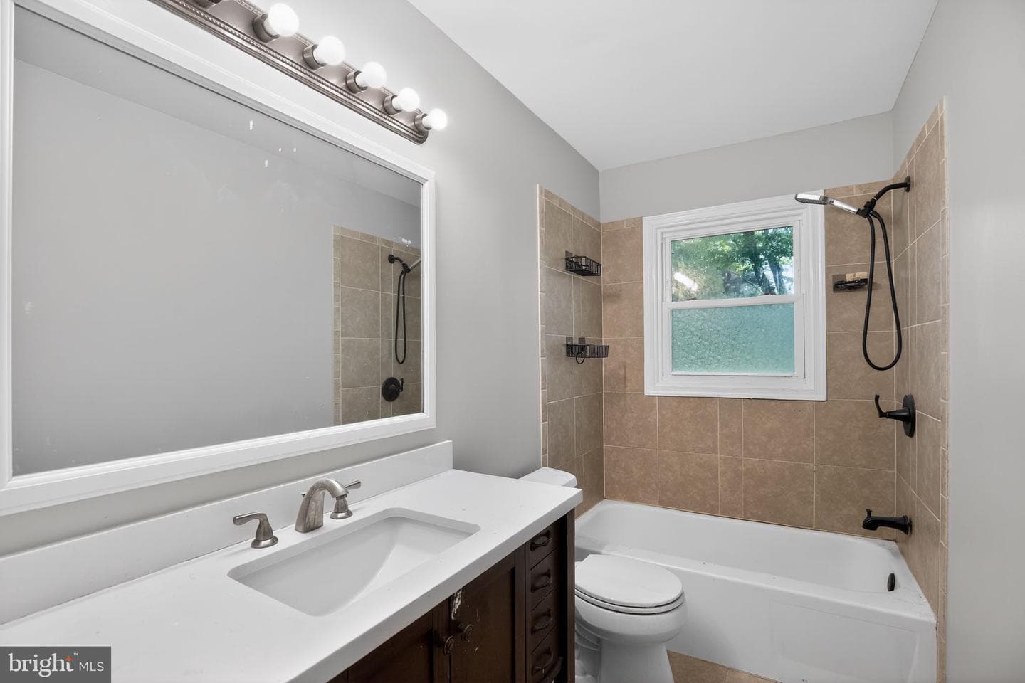 4105 Lee photo 19