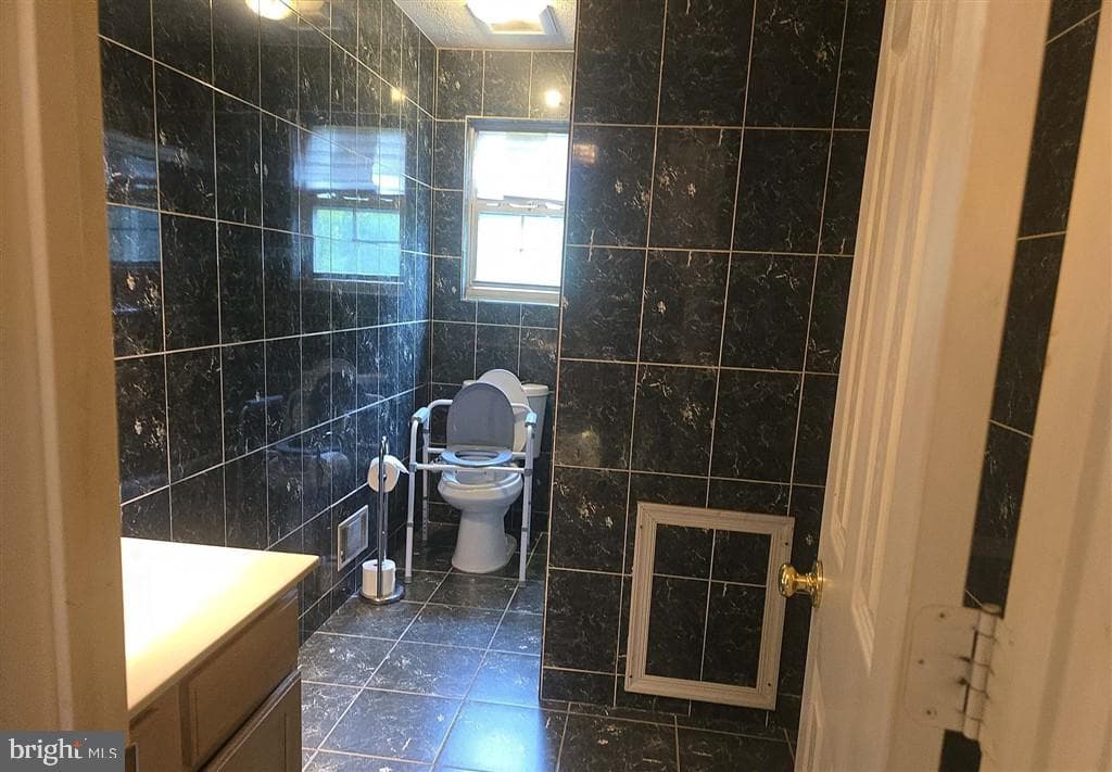 2448 Shellcove Court photo 5
