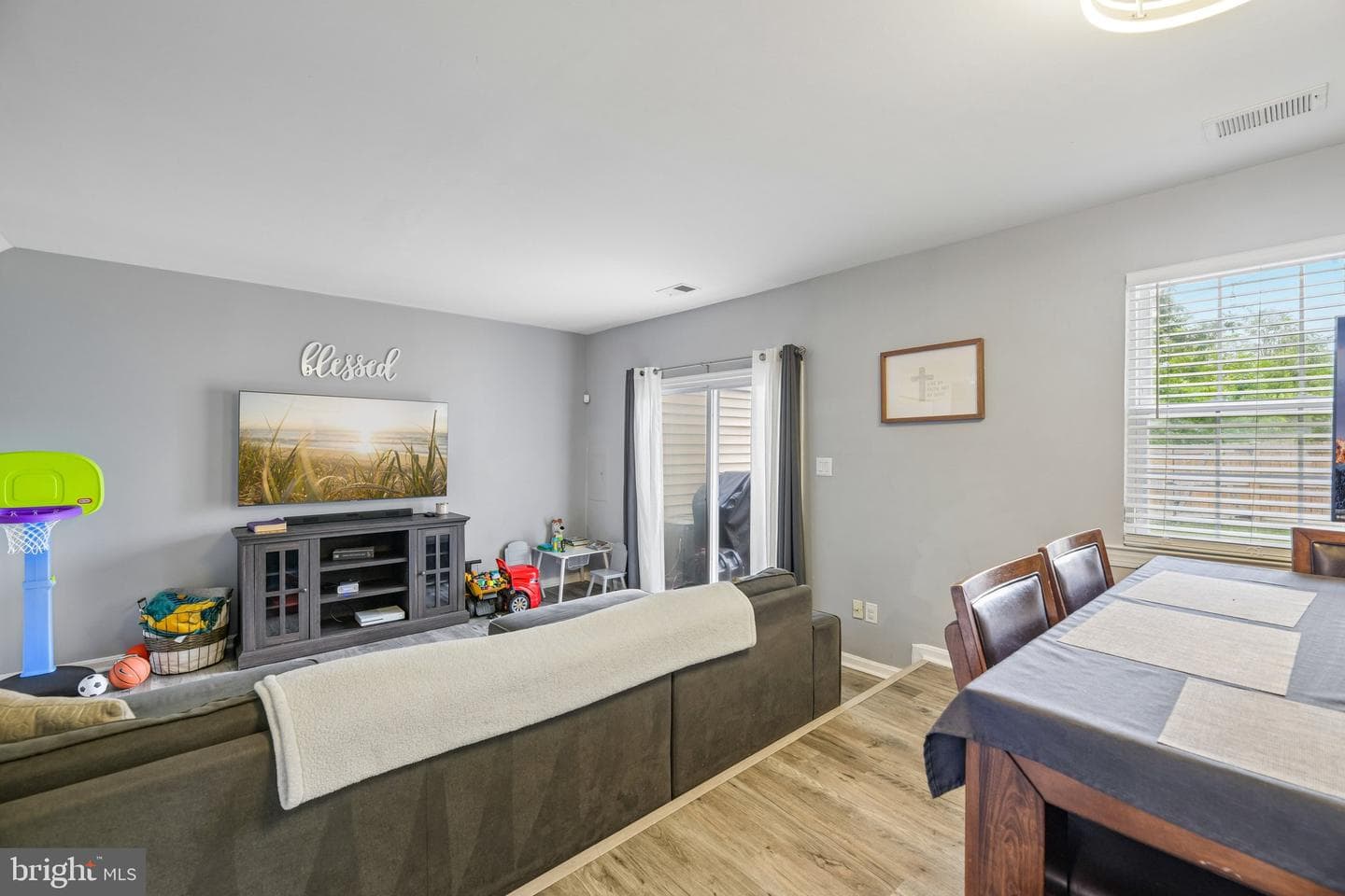 836 Holly Drive photo 6