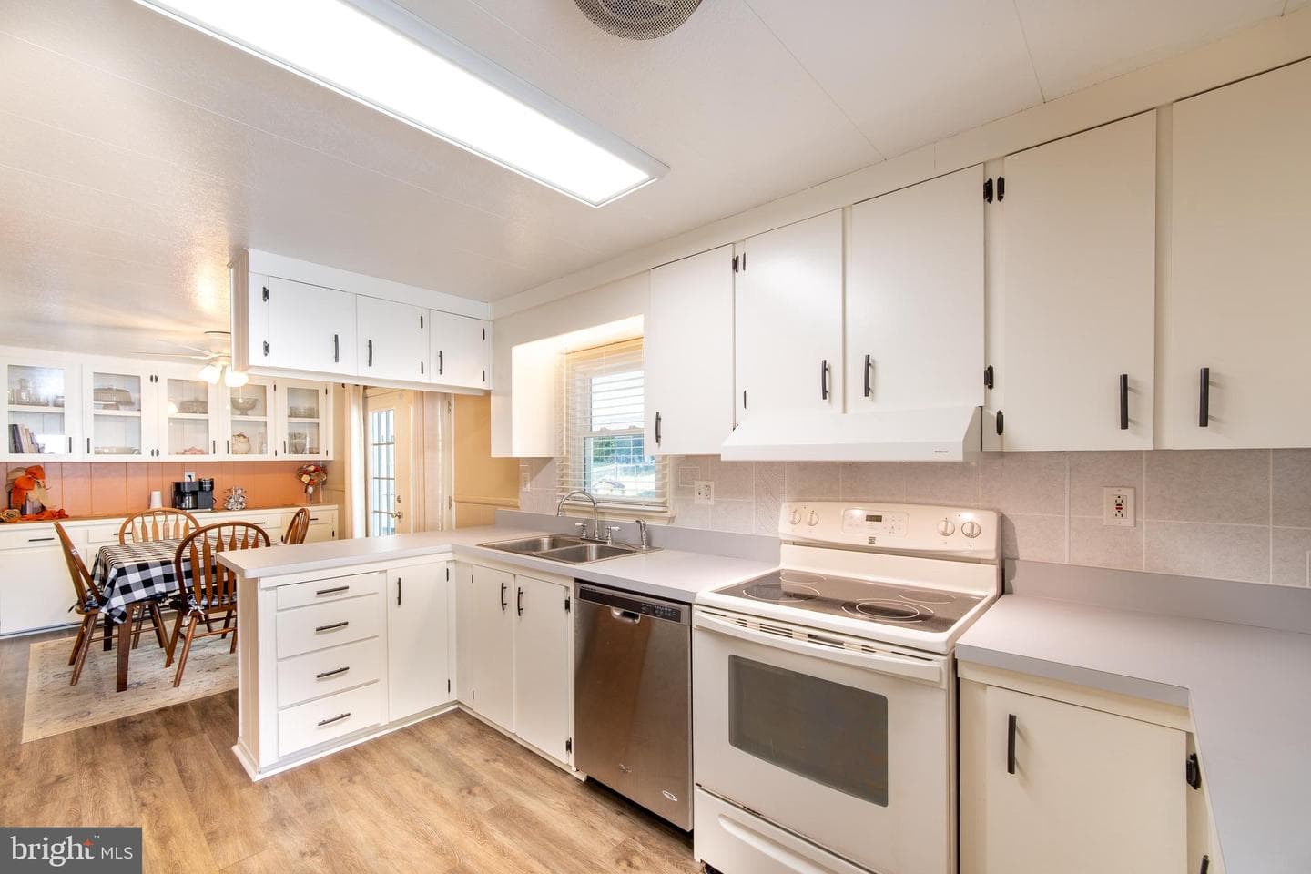 15 Willow Lane photo 6