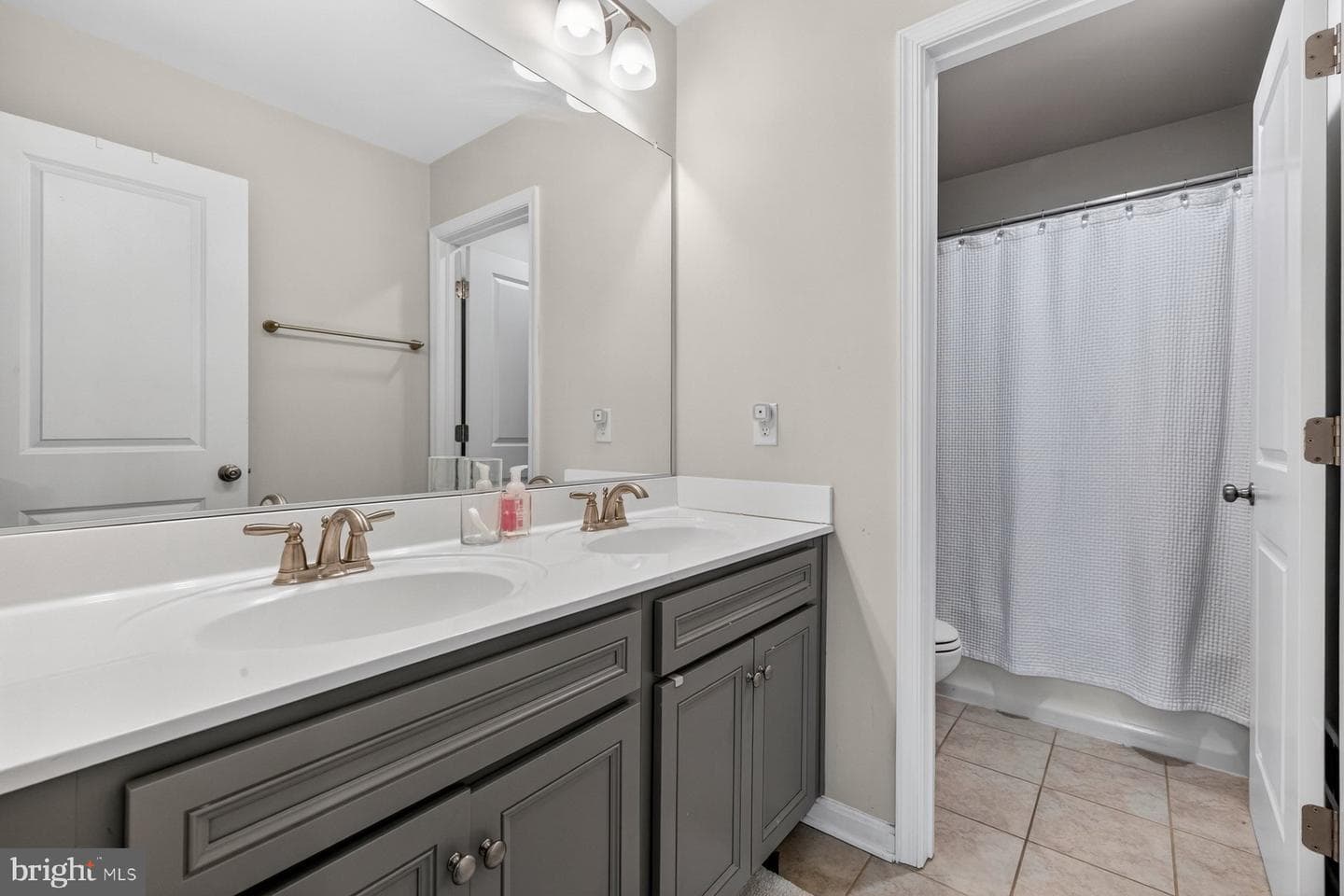 5568 Old Colony Court photo 29