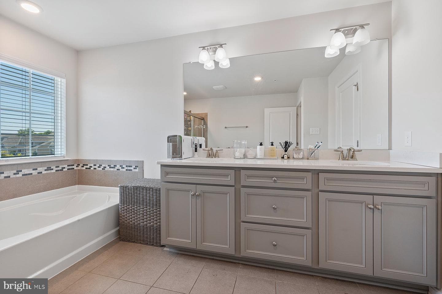 5568 Old Colony Court photo 38