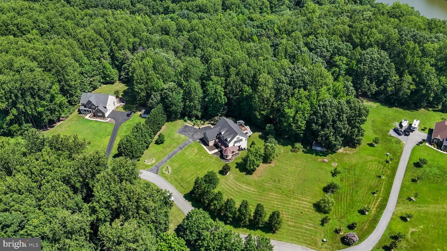 8070 Amberleigh Place photo 42
