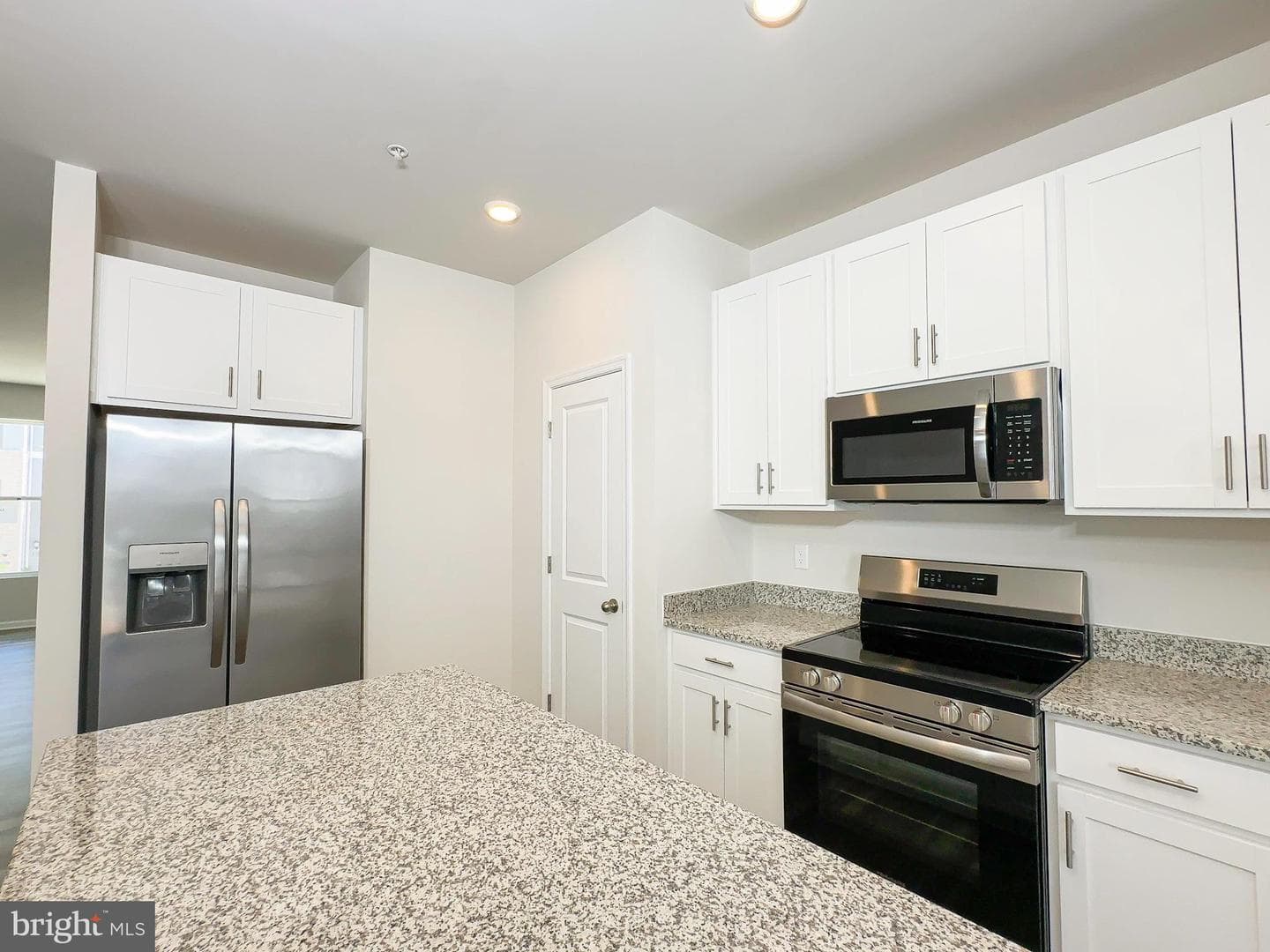5615 Ludlow Place photo 3