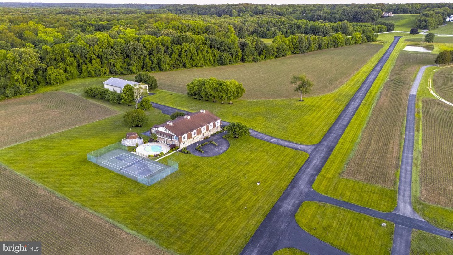 9100 Lanseair Farm photo 11