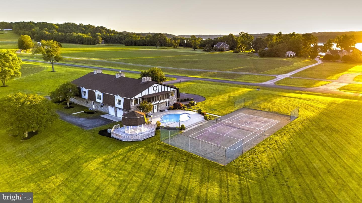 9100 Lanseair Farm photo 15