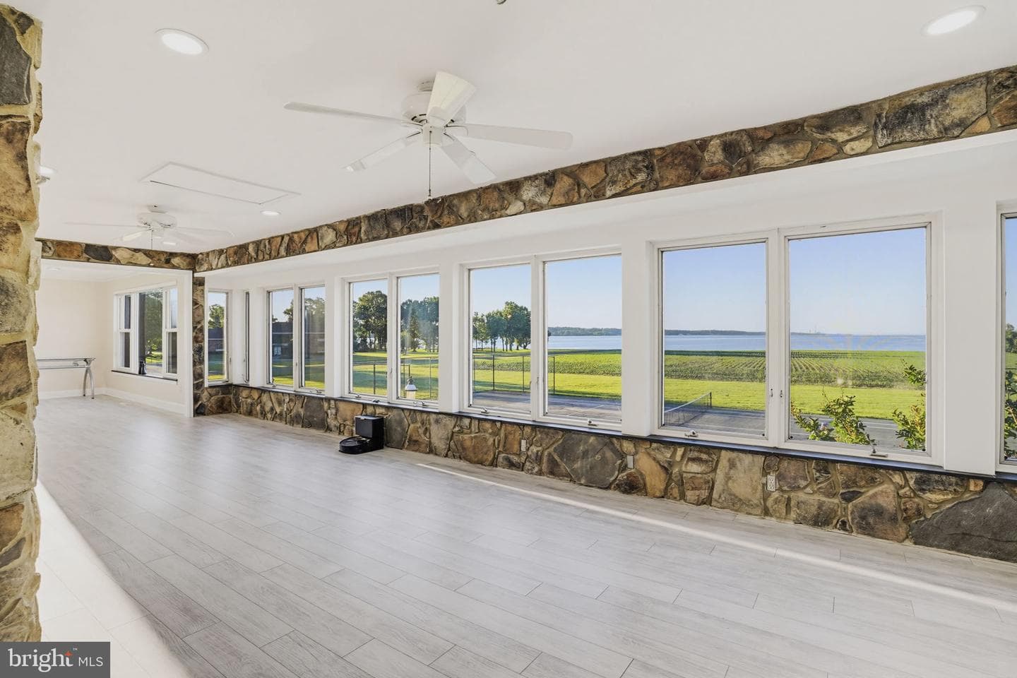 9100 Lanseair Farm photo 18