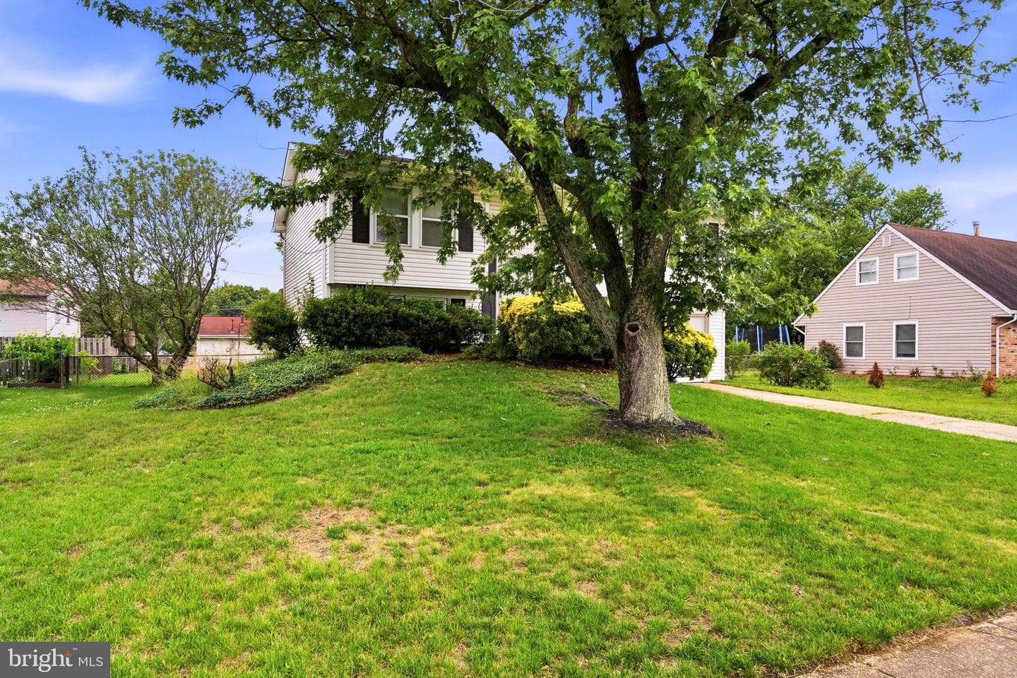 215 Compton Road photo 2