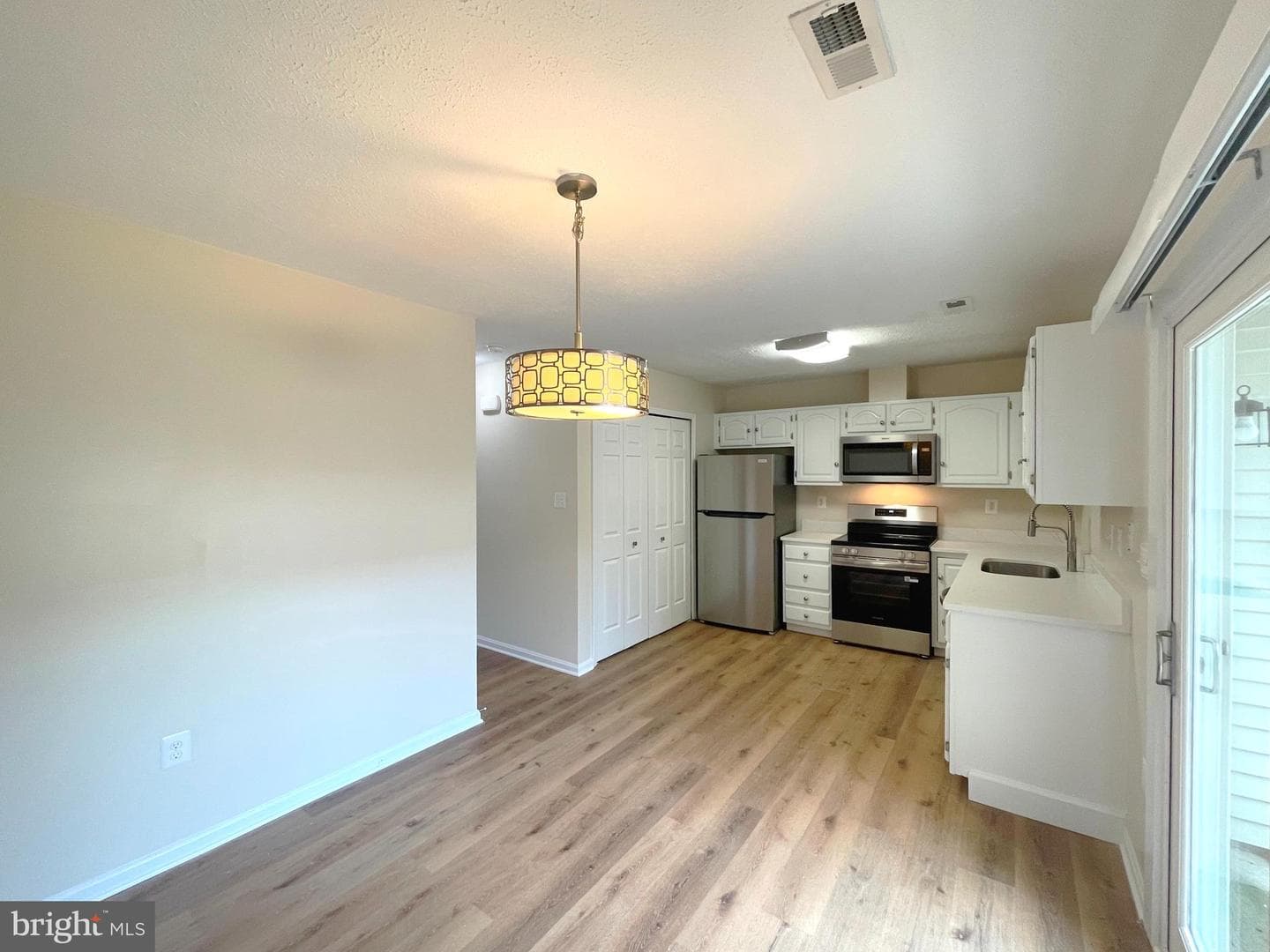 3335 Westdale Court photo 8