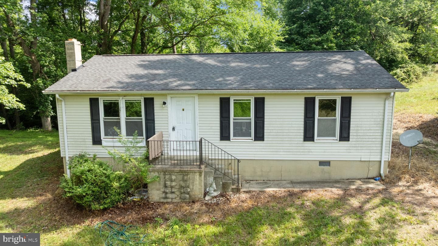 5950 Foster Lane photo 5