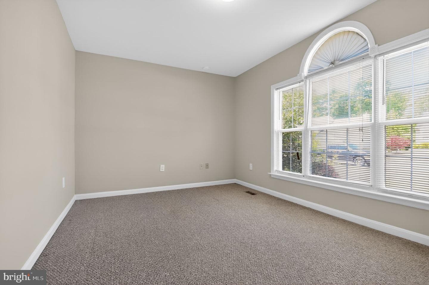 2604 Meadowsweet Drive photo 5