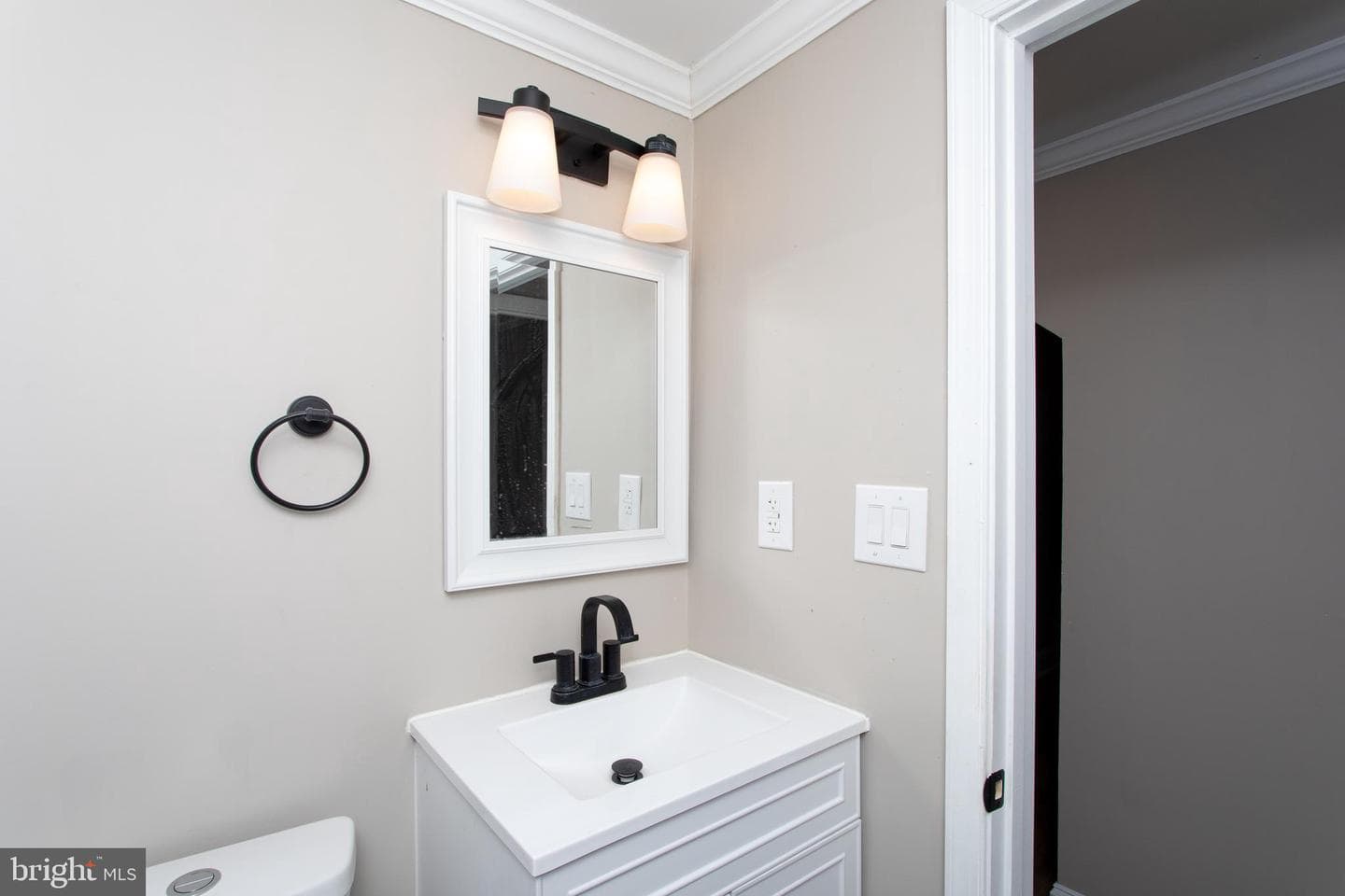 906 Washington Avenue photo 32