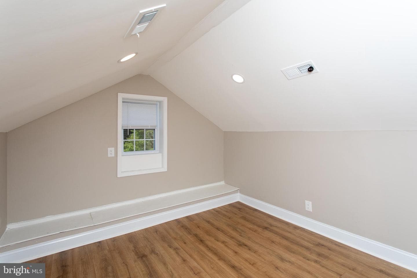 906 Washington Avenue photo 42