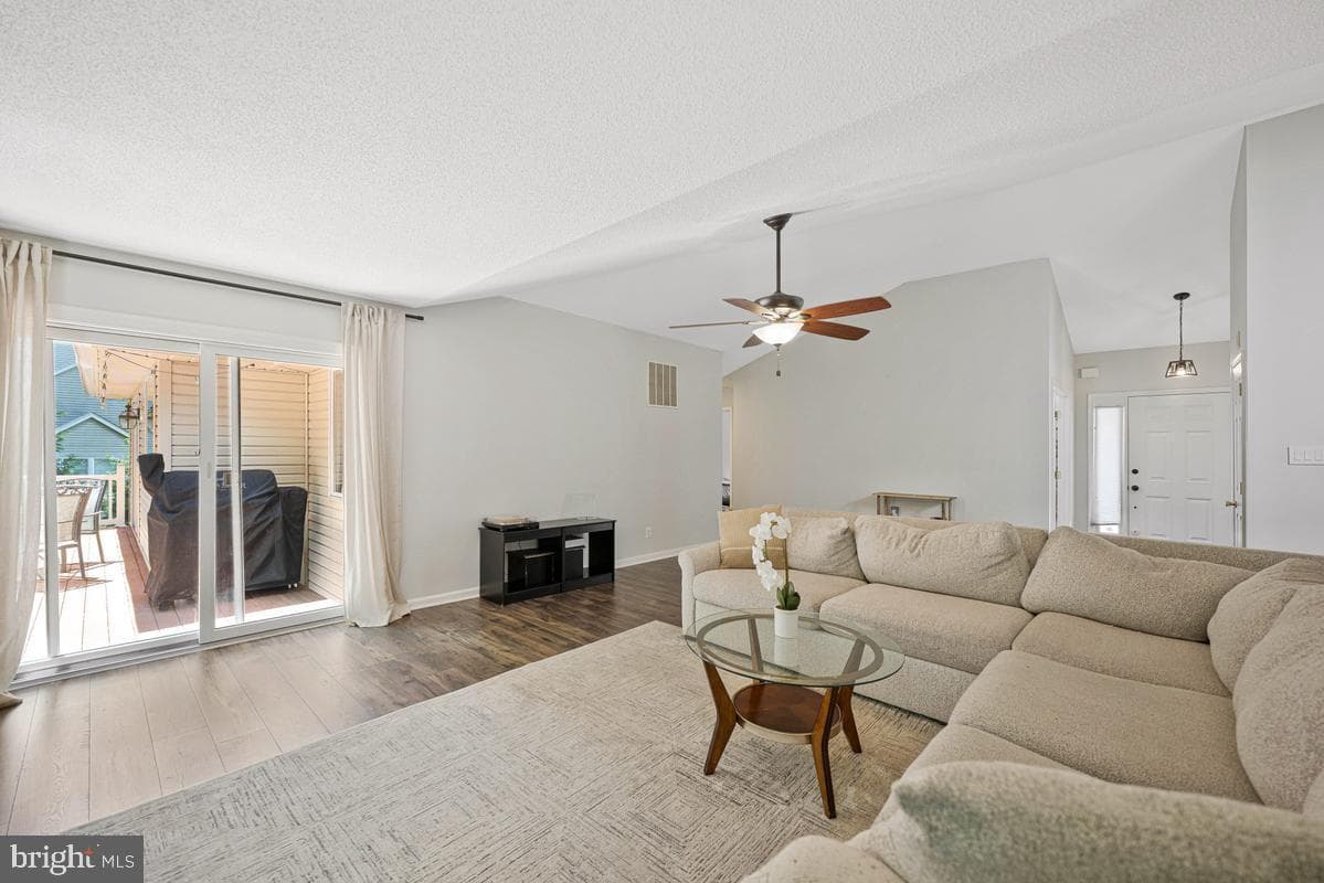 1010 Wales Drive photo 12
