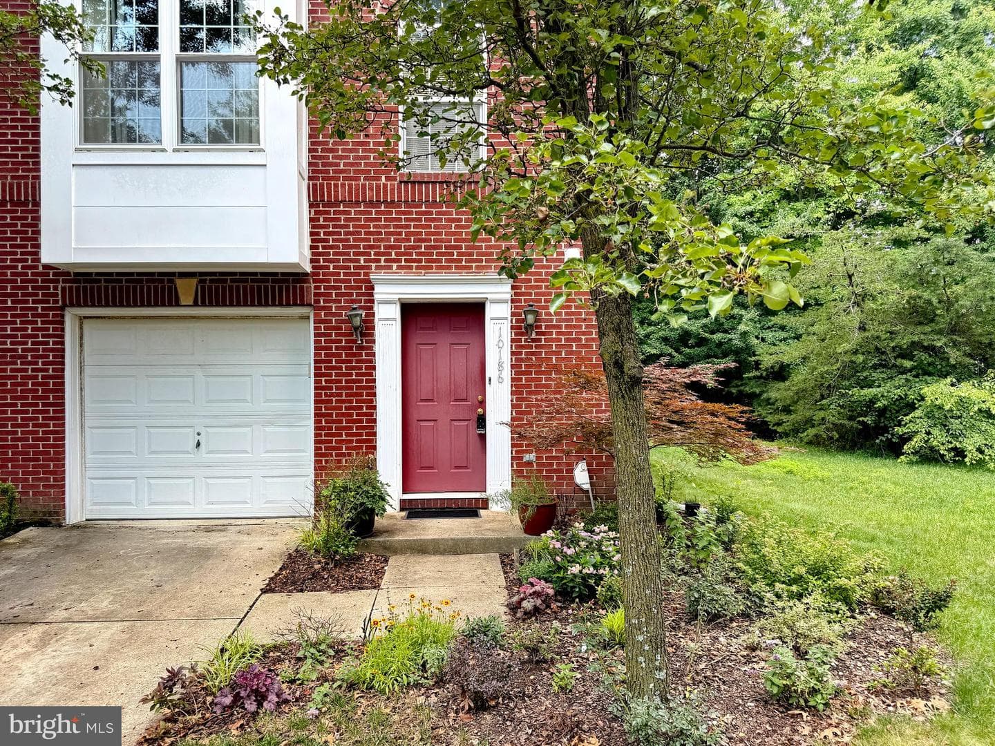 10186 Tree Frog Place, White Plains